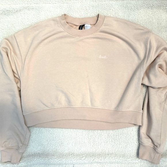 Sweaters - H&M light pink cropped crew neck oversized sweater medium